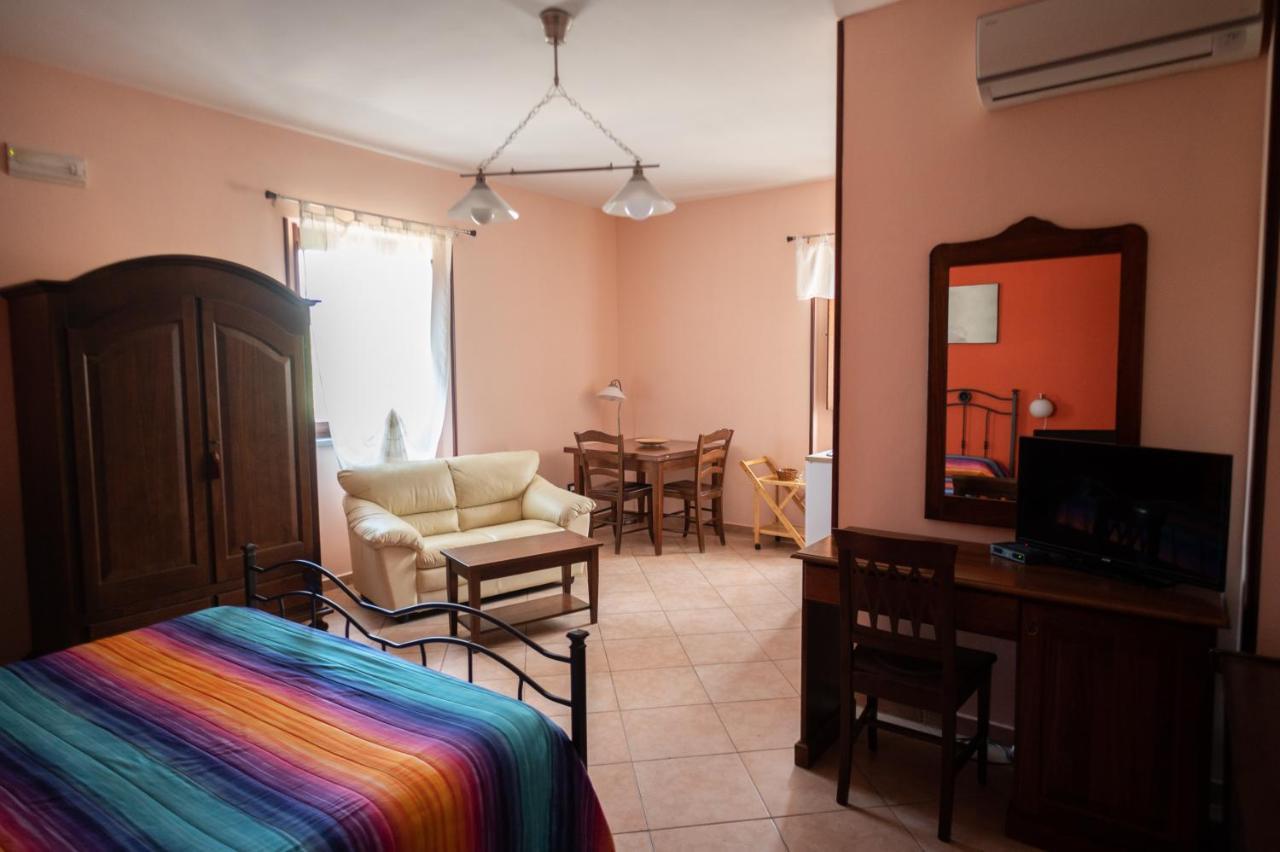 Antico Casale - Camere Con Angolo Cottura อากรอโปลี ภายนอก รูปภาพ